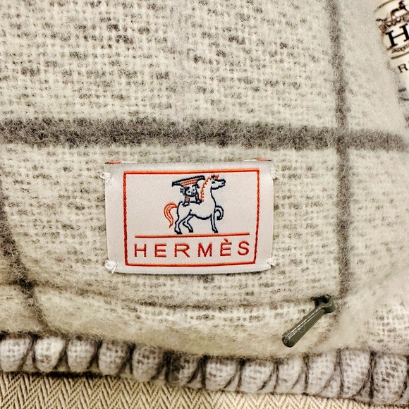NEW Set of 2 HERMES Avalon Small Baby Pillow Cashmere Gris Perle w/ Receipt - Picture 7 of 10